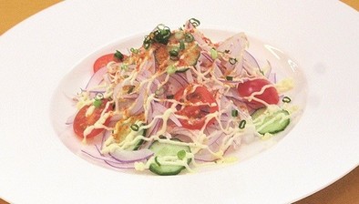 蒸し鶏と大根のカレー風味サラダの写真
