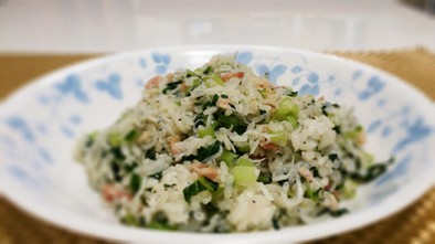 小松菜としらすのペッパー炒飯の写真