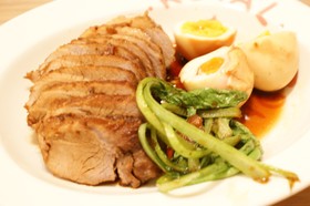圧力鍋で簡単!おもてなし煮豚半熟卵添え