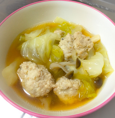 生姜肉団子とキャベツしめじスープの写真
