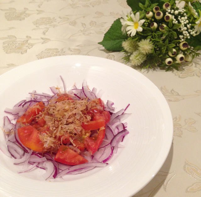 簡単レッドオニオンとトマトのサラダの画像