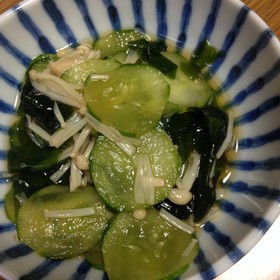 胡瓜とわかめとえのきの麺つゆ浸し