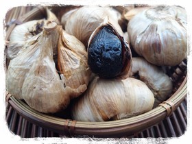 【炊飯器で】自家製発酵黒ニンニクの作り方