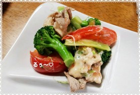 豚肉とブロッコリーとトマトのチーズ炒め♪