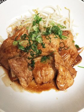 一口カツ用豚モモ肉で☆トンテキ&もやし♡