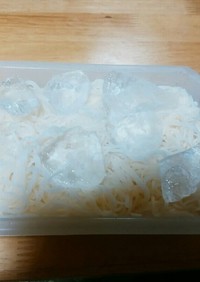 夏のお弁当に。そうめんに氷をイン。