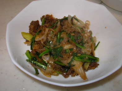 牛肉と小松菜のにんにく醤油炒めの写真