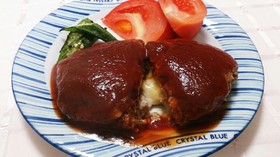 ソースが美味かさ増しチーズinハンバーグ