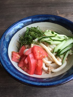 ゴマたっぷりのゴマダレうどん