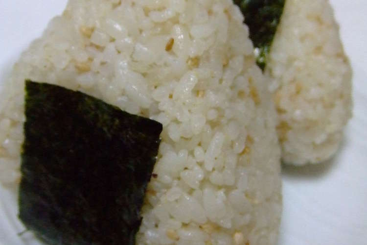 混ぜるだけ 梅昆布茶おにぎり レシピ 作り方 By さとかん クックパッド