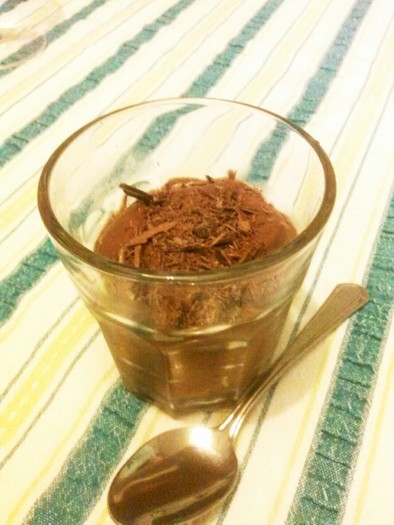 アボカド使用チョコレートムースの写真