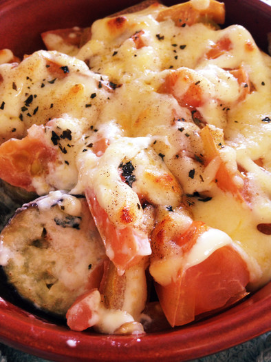 トマトとナスのチーズマヨ焼きの写真