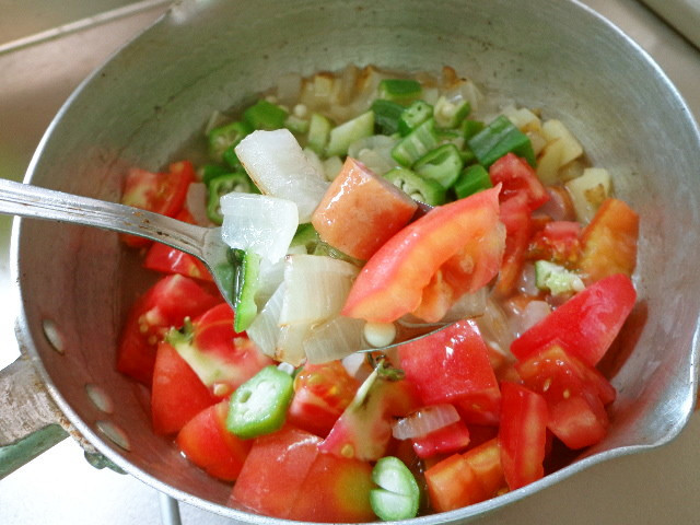 最速の滋養のあるオクラとトマトのスープの画像