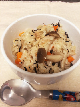 離乳食完了期の栄養満点炊き込みご飯♪