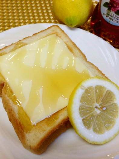 簡単★スライスチーズで蜂蜜レモントーストの写真