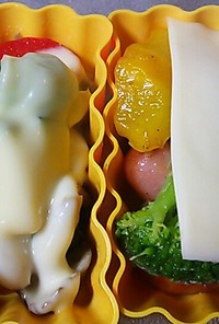 お弁当の彩☆夏野菜のマヨチーズのっけ。