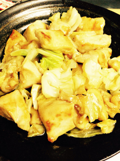 鶏胸肉とキャベツの炒め物の写真