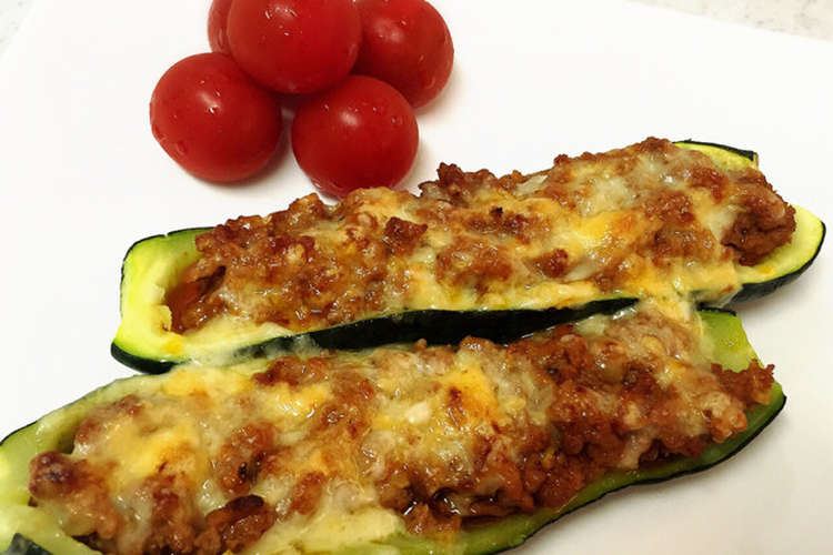 ズッキーニボートのひき肉詰めチーズ焼き レシピ 作り方 By Yummysunny クックパッド 簡単おいしいみんなのレシピが368万品