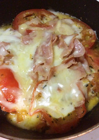 簡単☆トマトとベーコンのチーズ焼き