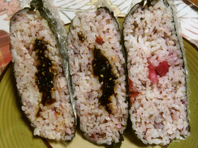 熱中症対策に…梅肉・ゆかり「おむすび」