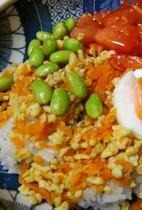 フレッシュトマト鶏そぼろ丼