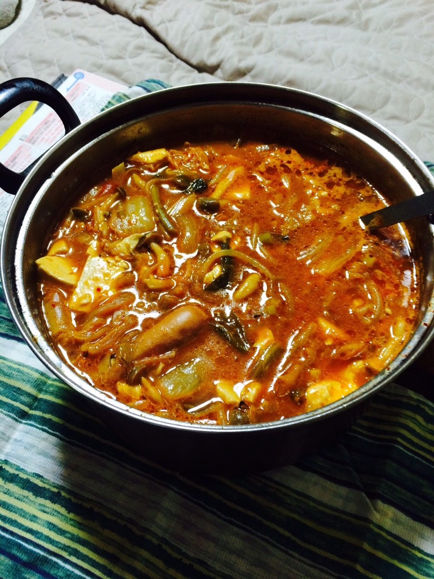 韓国の男子飯 ブテチゲ（部隊鍋）の画像