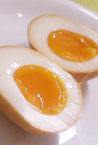 半熟加減が絶妙…簡単フライパン燻製ゆで卵