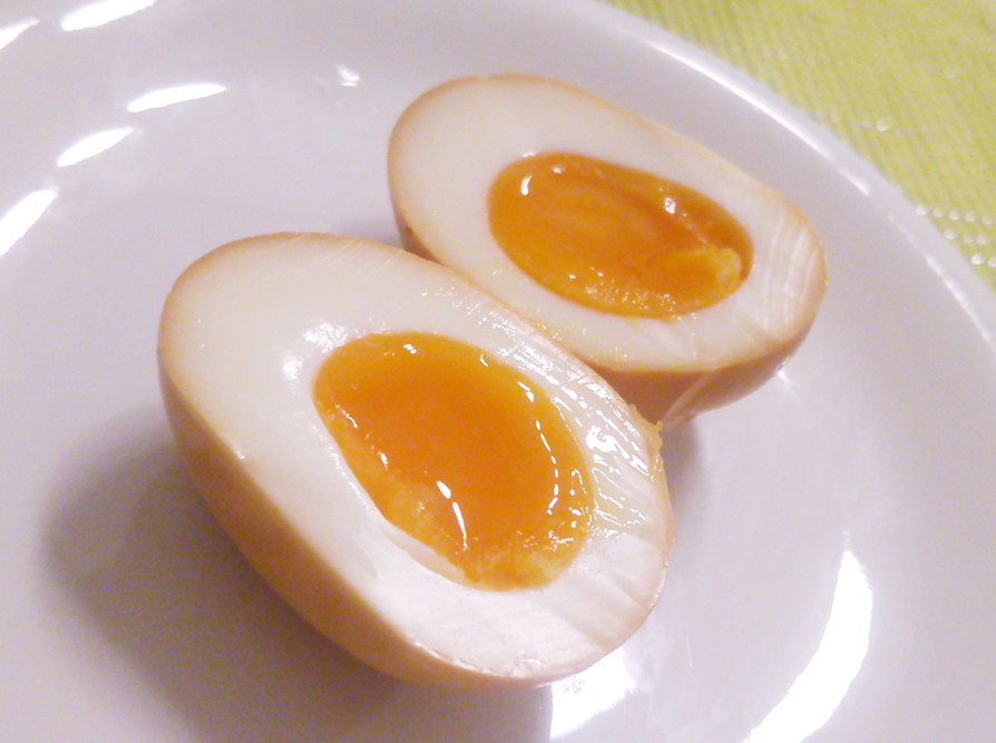 半熟加減が絶妙…簡単フライパン燻製ゆで卵の画像