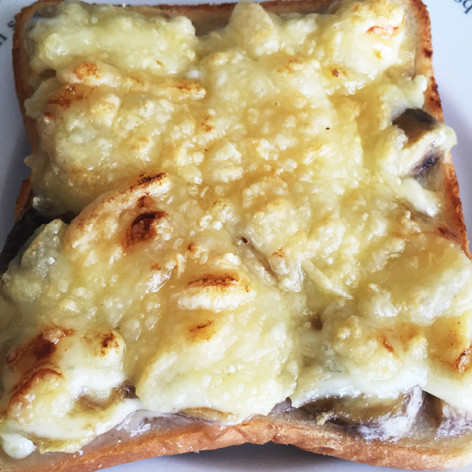 スイスの朝食☆バナナチーズトースト