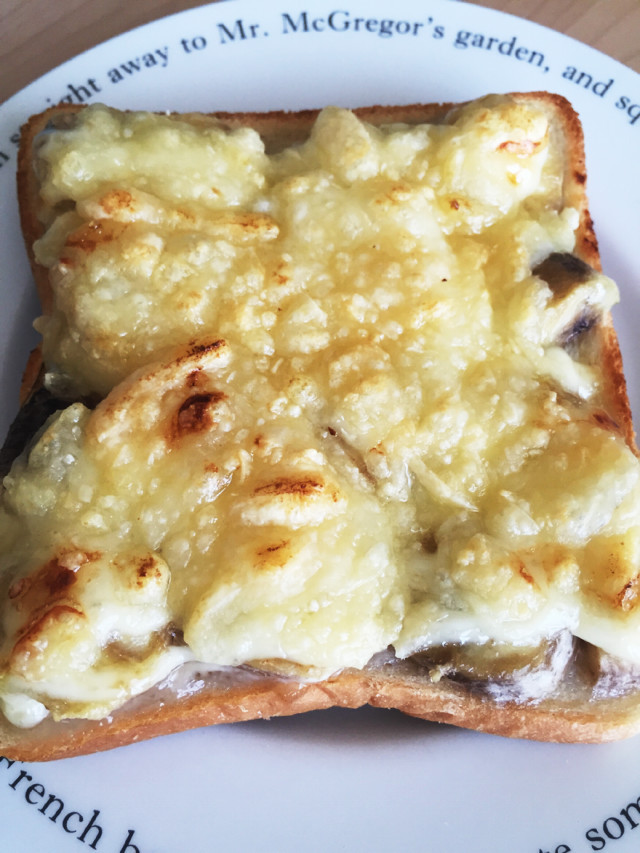 スイスの朝食☆バナナチーズトーストの画像