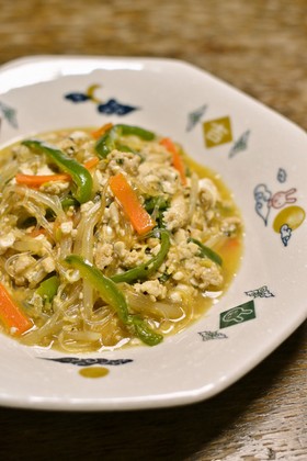 鶏ミンチと豆腐・春雨の炒め煮