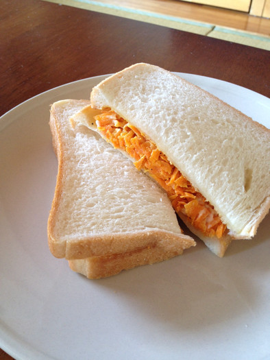 朝食に！にんじんしりしりサンドイッチの写真