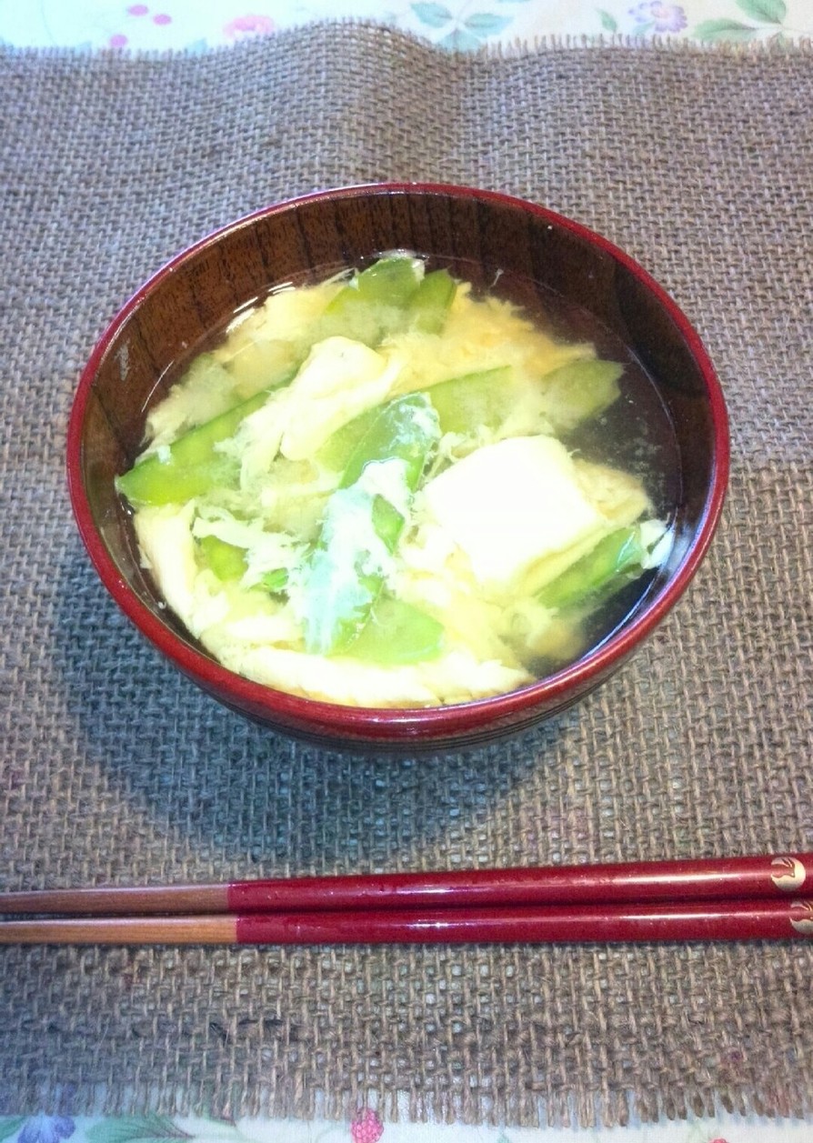 サヤエンドウと溶き卵味噌汁の画像