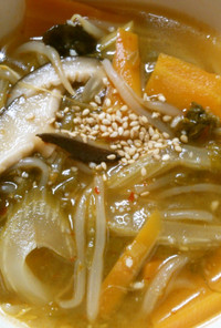 簡単 セロリと もやし野菜のピリ辛スープ
