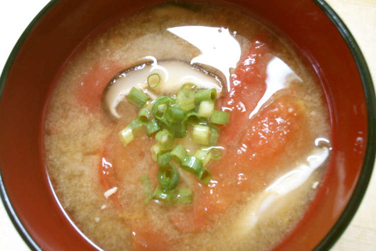 意外と美味しい トマトと椎茸の お味噌汁 レシピ 作り方 By 331ミミイ クックパッド