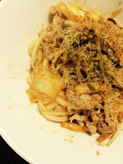 冷凍うどんで♪簡単甘辛豚キムチ焼きうどんの写真