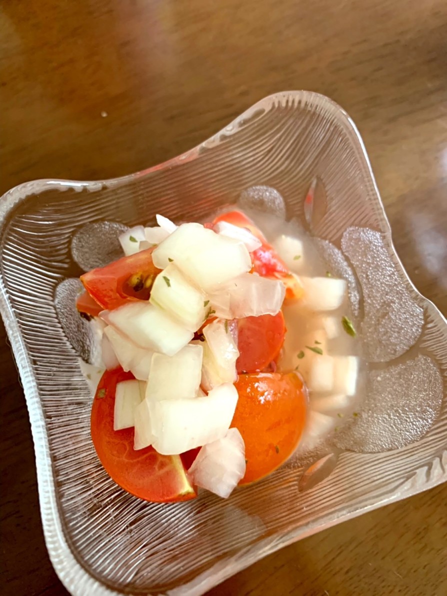 トマトとタマネギのマリネ風サラダの画像