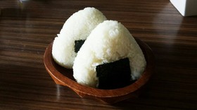 ありそーでなかった!!ツナ梅のおにぎり