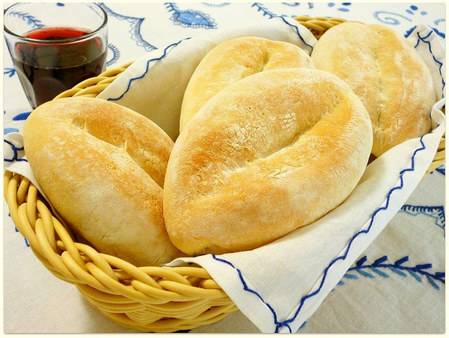 ポルトガルの★超シンプル食事パン★の画像