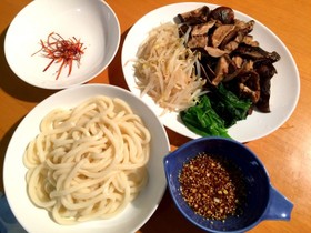 冷やし韓国ナムルうどん