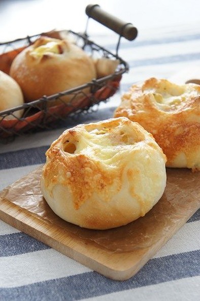 カリカリチーズのカレーポテトパンの写真