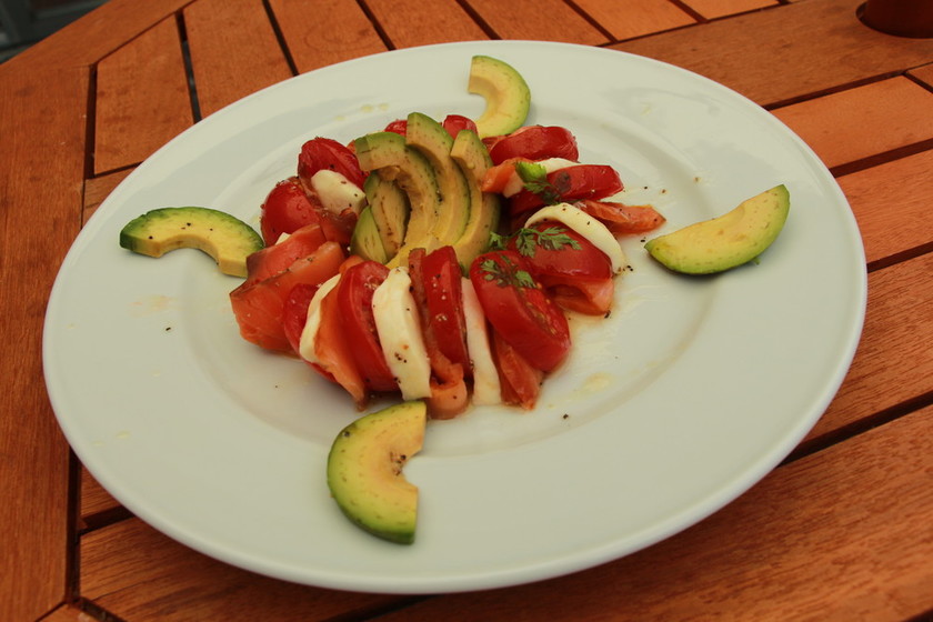 カプレーゼ風スモークサーモンのサラダ by ローコレキッチン 【クックパッド】 簡単おいしいみんなのレシピが341万品