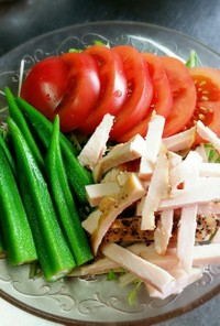 夏バテ防止。野菜とチキンのサラダ
