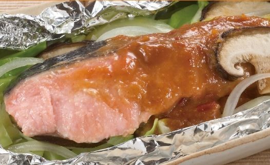 秋鮭とキャベツのピリ辛みそホイル焼きの画像