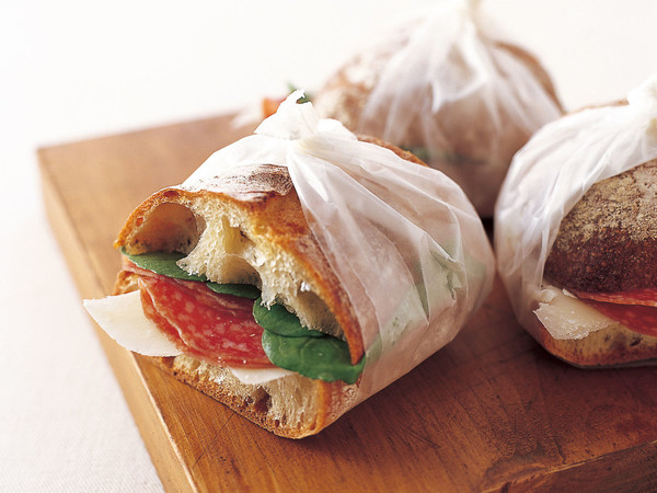 サラミ&ペコリーノチーズ サンドイッチ
