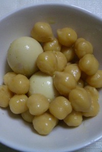 ひよこ豆とうずらの卵のカレーピクルス