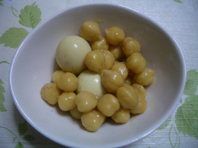 ひよこ豆とうずらの卵のカレーピクルスの画像