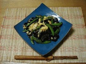 きくらげとスナックえんどうの卵炒め