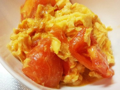 簡単 トマトと卵の炒めモノの写真