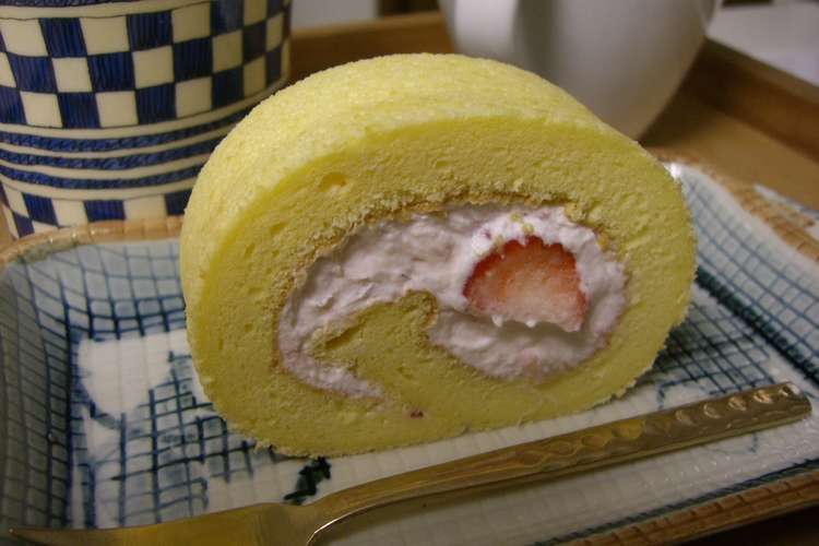 イチゴ イチゴのスフレロールケーキ レシピ 作り方 By ｐーちゃん クックパッド 簡単おいしいみんなのレシピが349万品